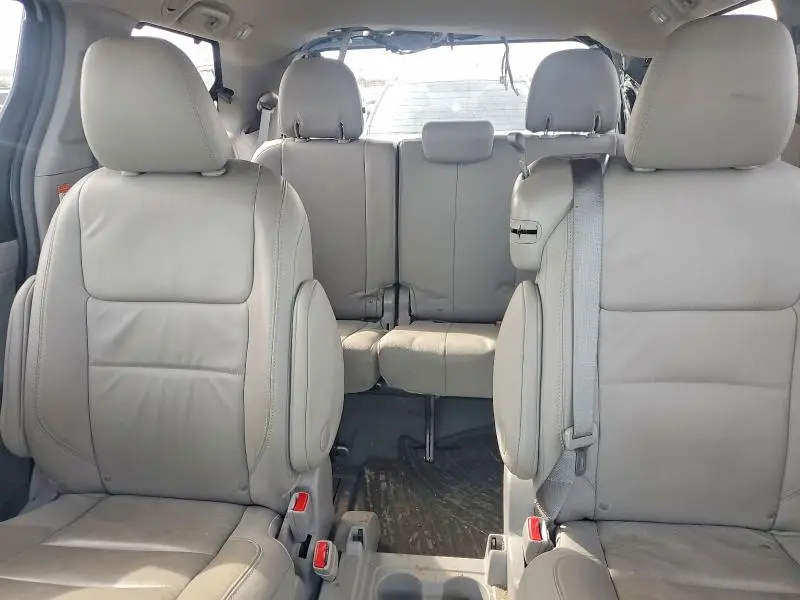 2017 TOYOTA SIENNA XLE PREMIUM 8-PASSENGER  