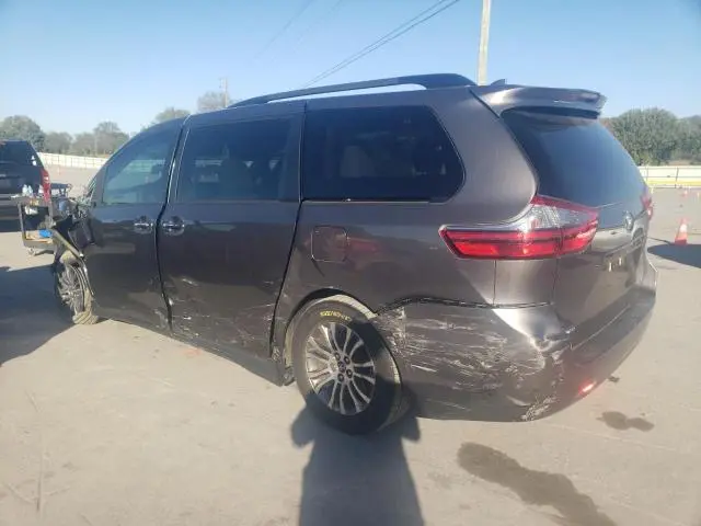 2020 TOYOTA SIENNA XLE  