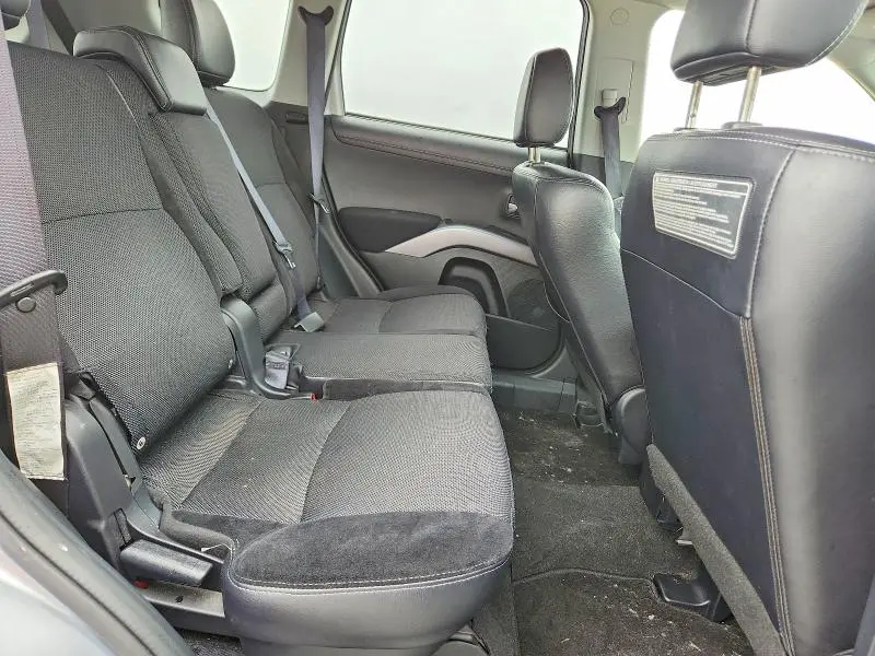 2012 MITSUBISHI OUTLANDER SE  
