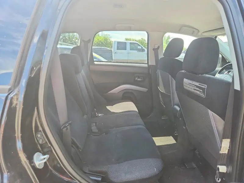 2011 MITSUBISHI OUTLANDER SE  