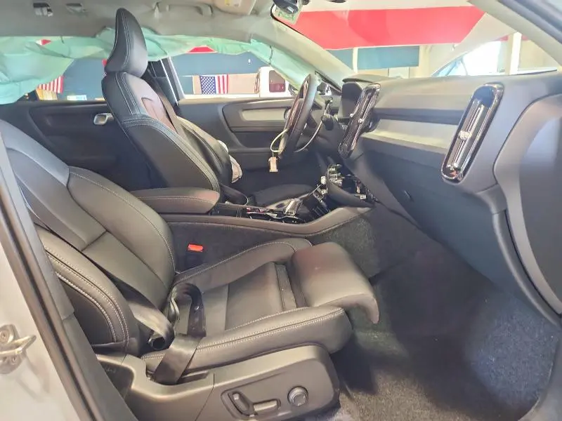 2026 VOLVO XC40 PLUS  