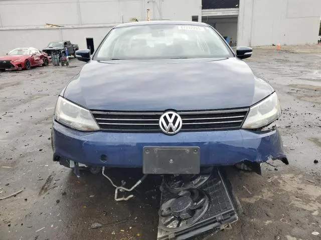 2013 VOLKSWAGEN JETTA SE  
