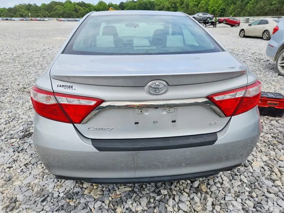 2015 TOYOTA CAMRY SE  