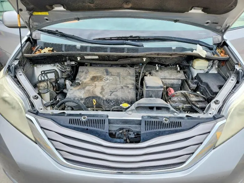 2015 TOYOTA SIENNA XLE 8-PASSENGER  