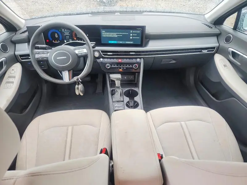 2025 HYUNDAI SONATA SE  