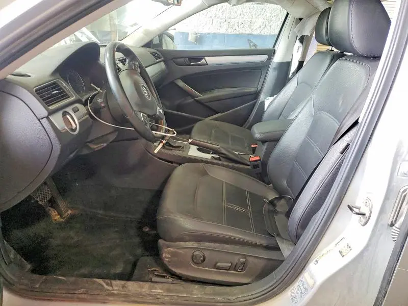 2013 VOLKSWAGEN PASSAT SE  