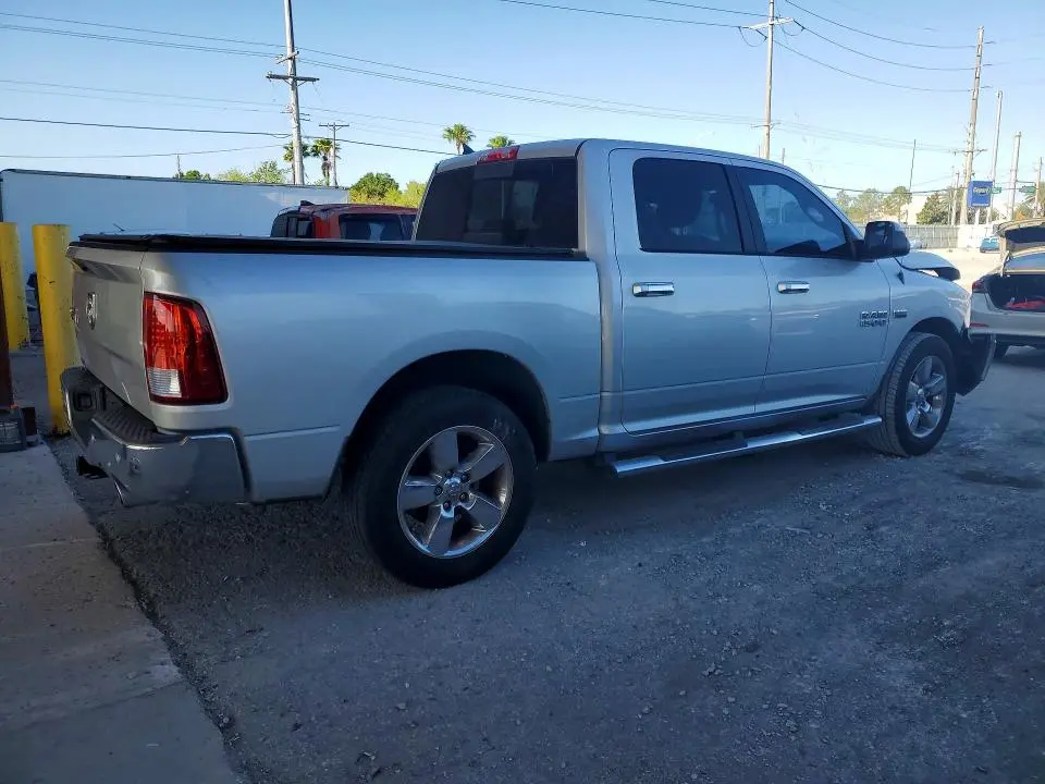 2016 RAM 1500 SLT  