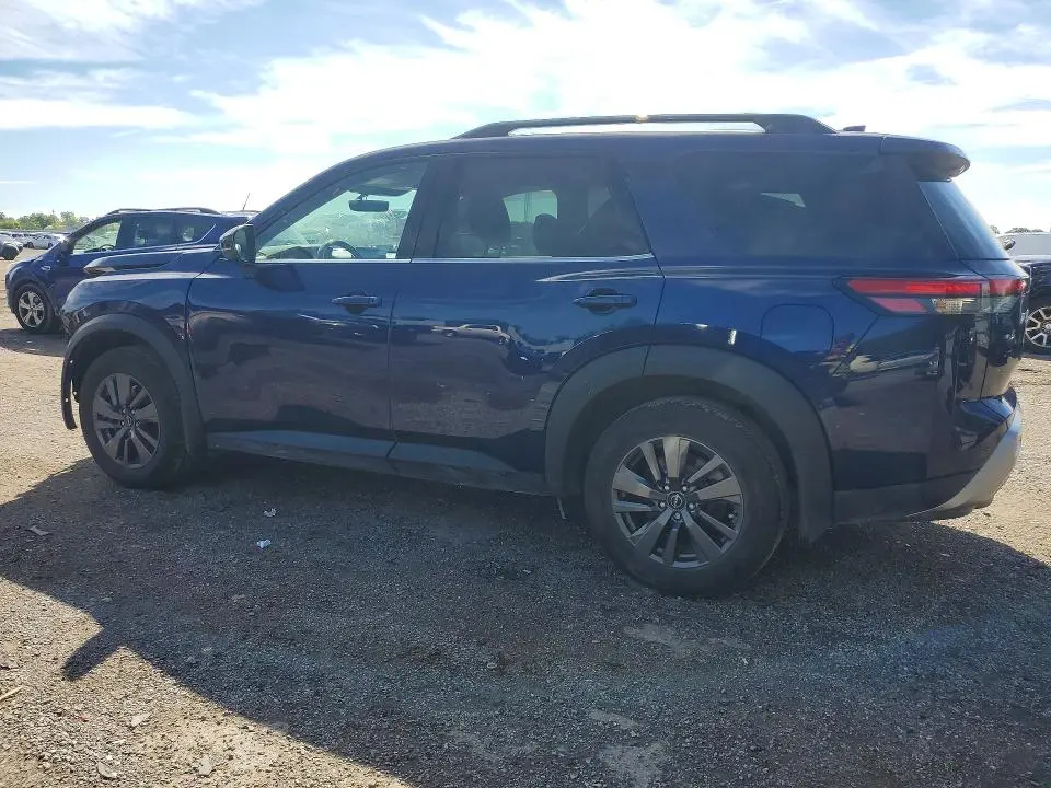 2023 NISSAN PATHFINDER SV  