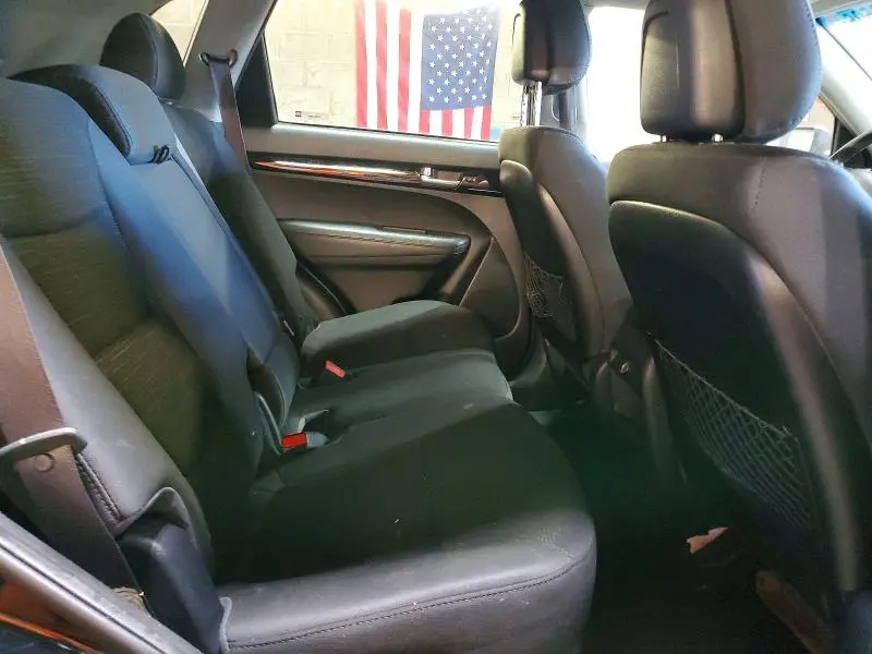 2014 KIA SORENTO LX  