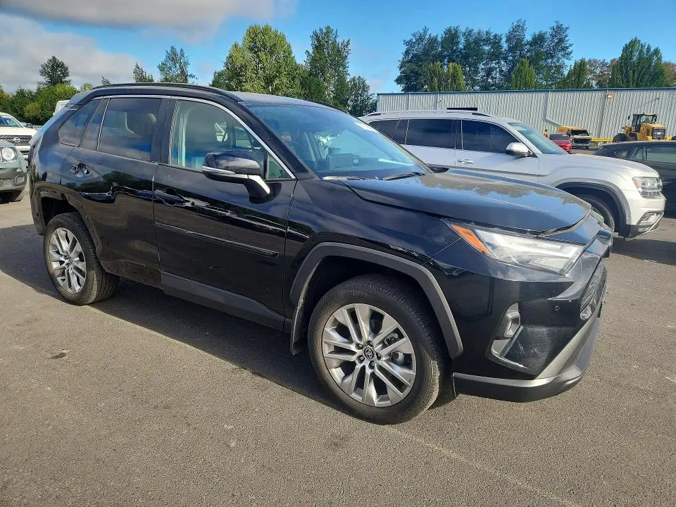 2024 TOYOTA RAV4 XLE PREMIUM  