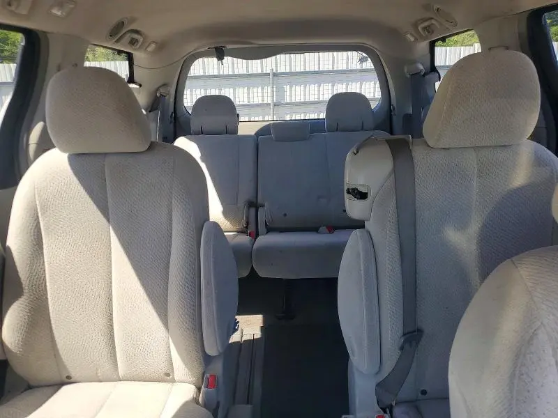 2011 TOYOTA SIENNA LE  