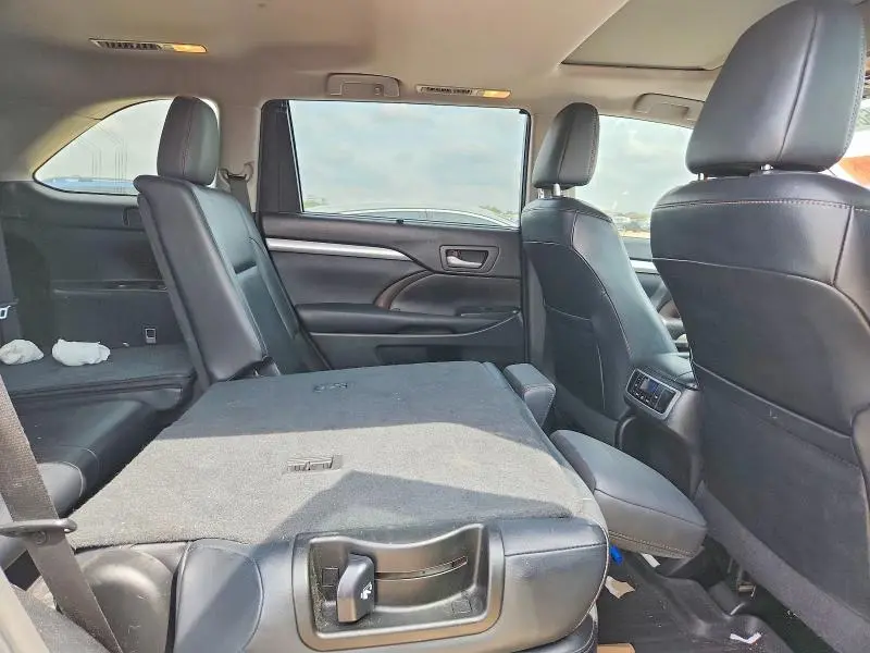 2015 TOYOTA HIGHLANDER XLE  