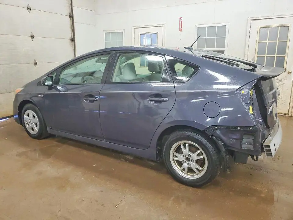 2010 TOYOTA PRIUS III  