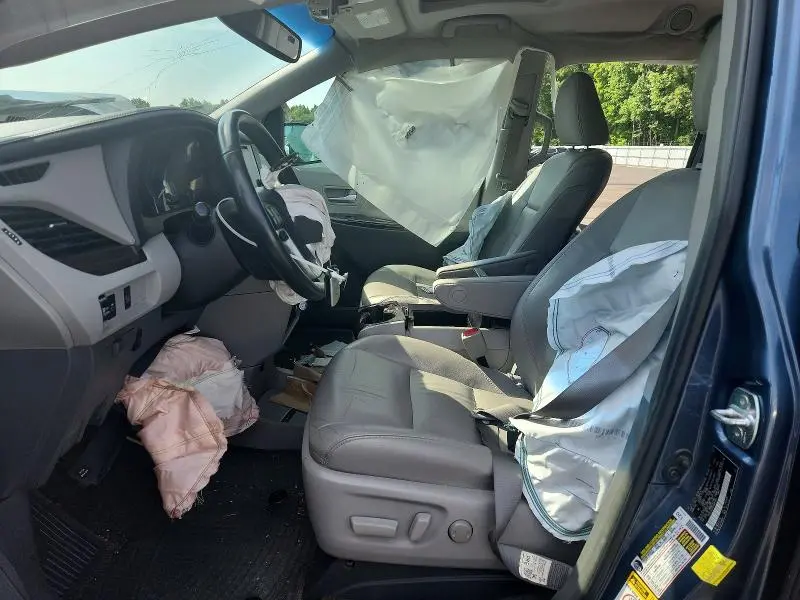 2017 TOYOTA SIENNA XLE 8-PASSENGER  