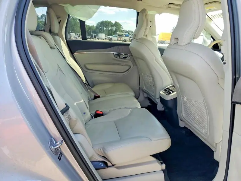 2023 VOLVO XC90 CORE  