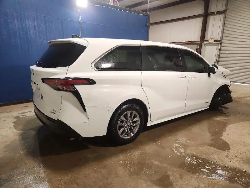 2021 TOYOTA SIENNA LE  