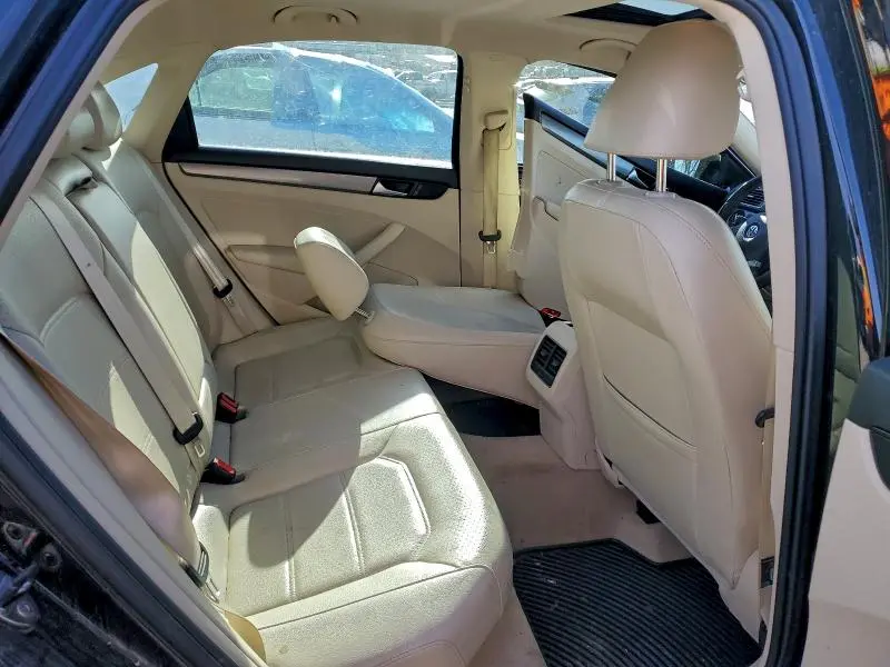 2015 VOLKSWAGEN PASSAT SE  