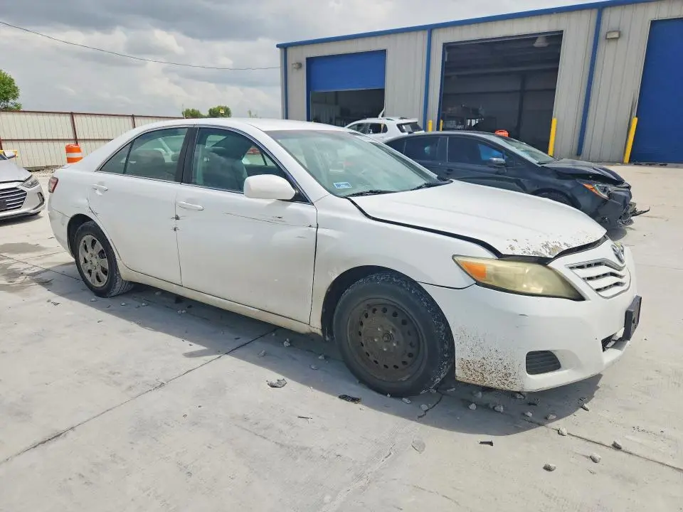 2011 TOYOTA CAMRY LE  
