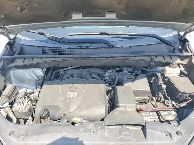 2017 TOYOTA HIGHLANDER SE  