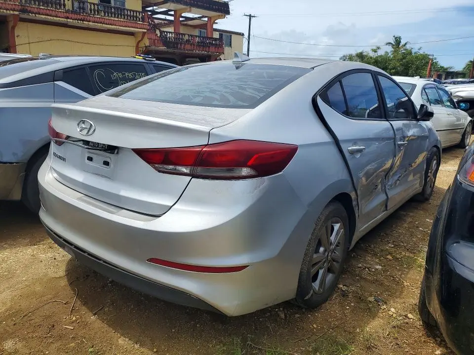 2018 HYUNDAI ELANTRA SE  