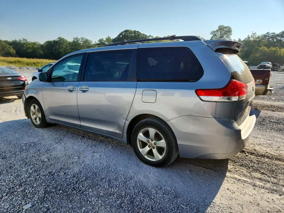 2013 TOYOTA SIENNA LE  