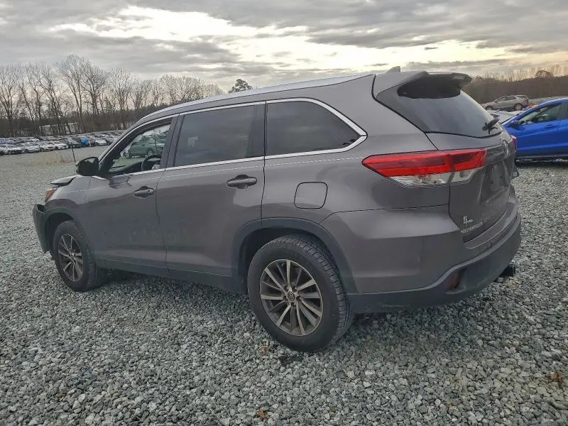 2019 TOYOTA HIGHLANDER SE  
