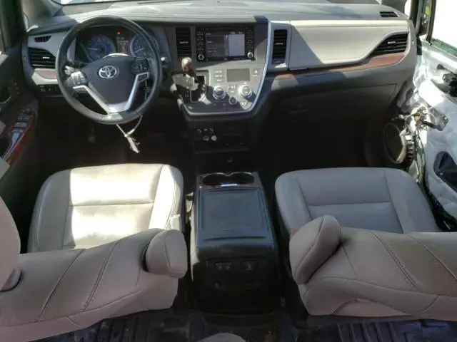 2020 TOYOTA SIENNA XLE  