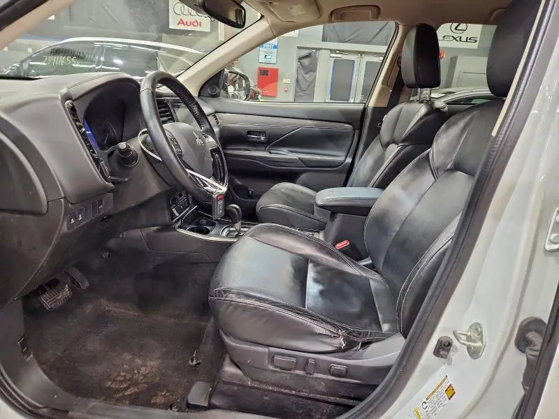 2020 MITSUBISHI OUTLANDER SE  