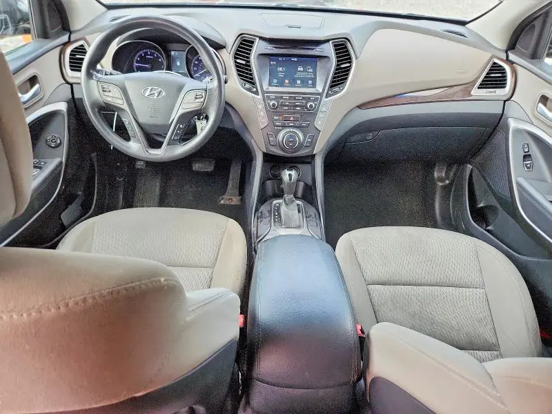 2017 HYUNDAI SANTA FE SE  