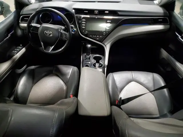 2020 TOYOTA CAMRY XLE  