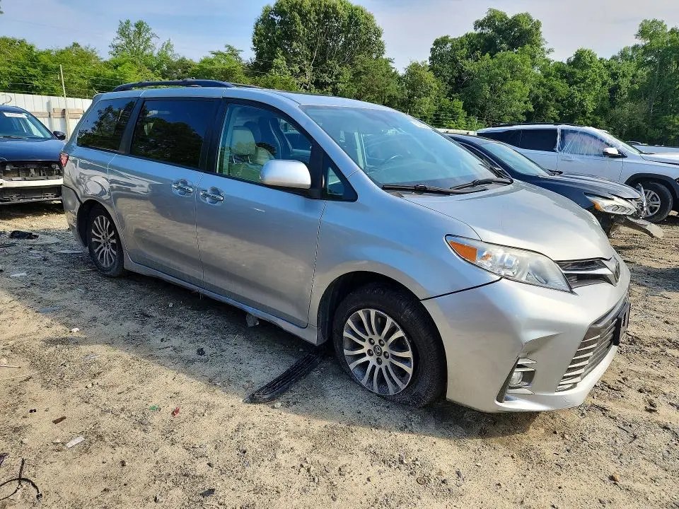 2020 TOYOTA SIENNA XLE 8-PASSENGER  