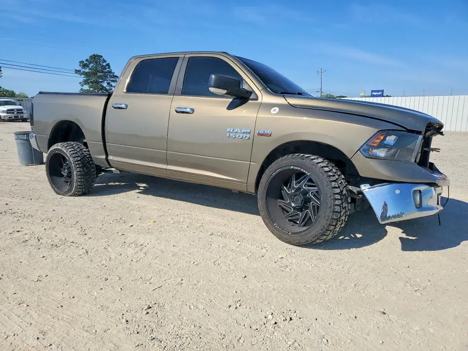 2015 RAM 1500 SLT  