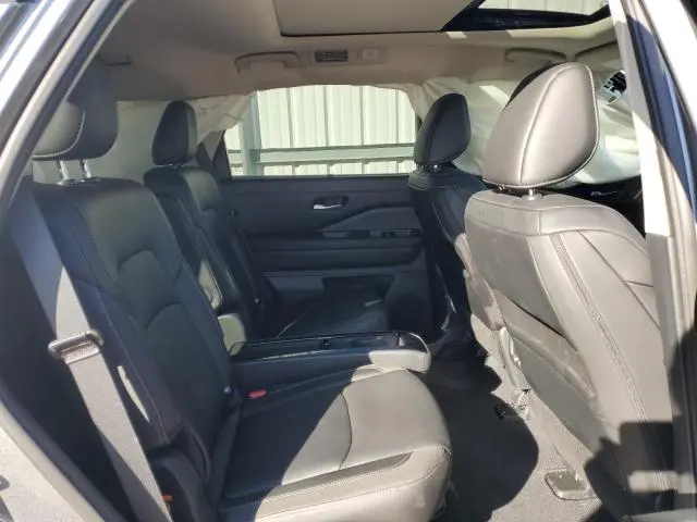 2025 NISSAN PATHFINDER SL  