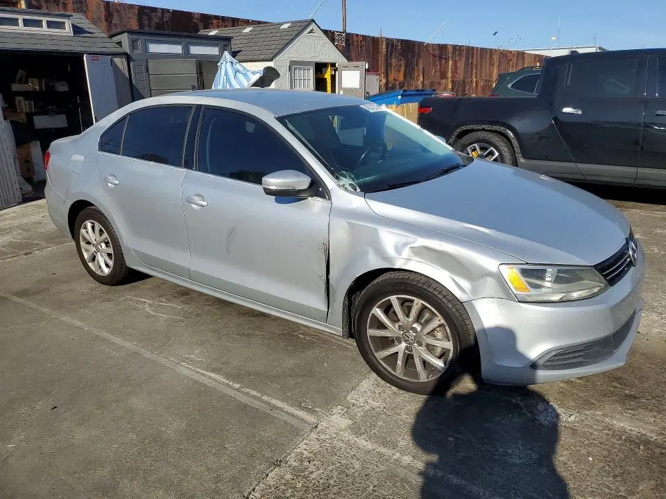 2013 VOLKSWAGEN JETTA SE  