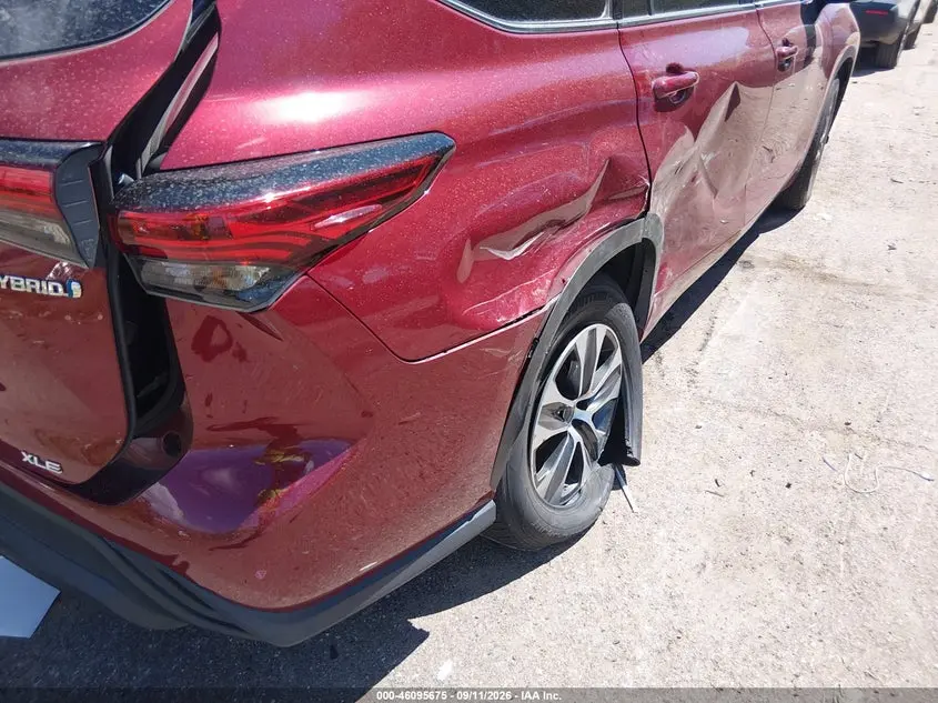 2022 TOYOTA HIGHLANDER HYBRID XLE