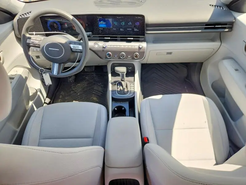 2025 HYUNDAI KONA SE  