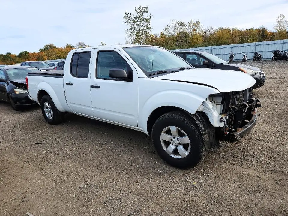 2013 NISSAN FRONTIER SV  