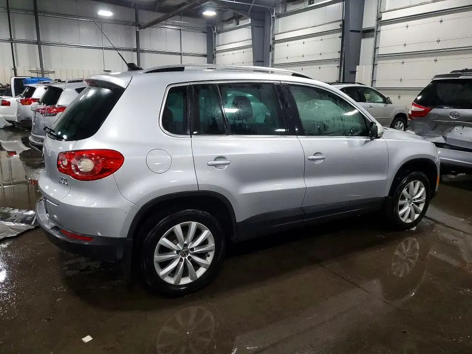 2011 VOLKSWAGEN TIGUAN S  