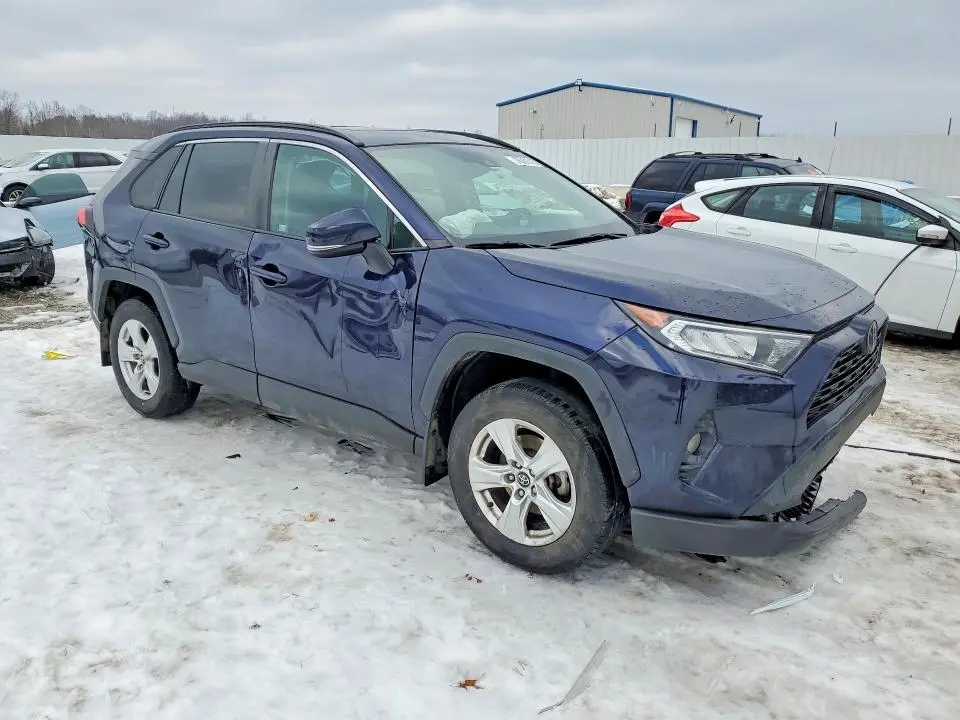 2021 TOYOTA RAV4 XLE  