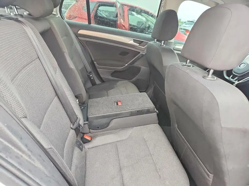 2016 VOLKSWAGEN GOLF S/SE  