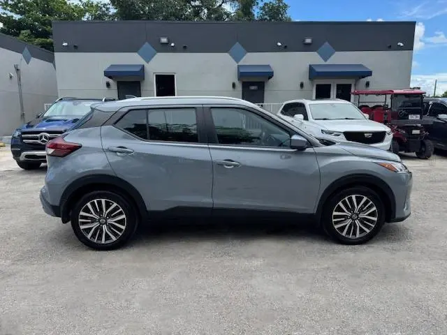 2021 NISSAN KICKS SV  