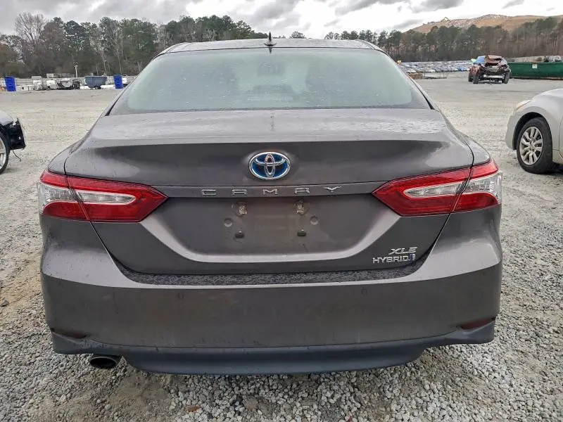 2020 TOYOTA CAMRY XLE  