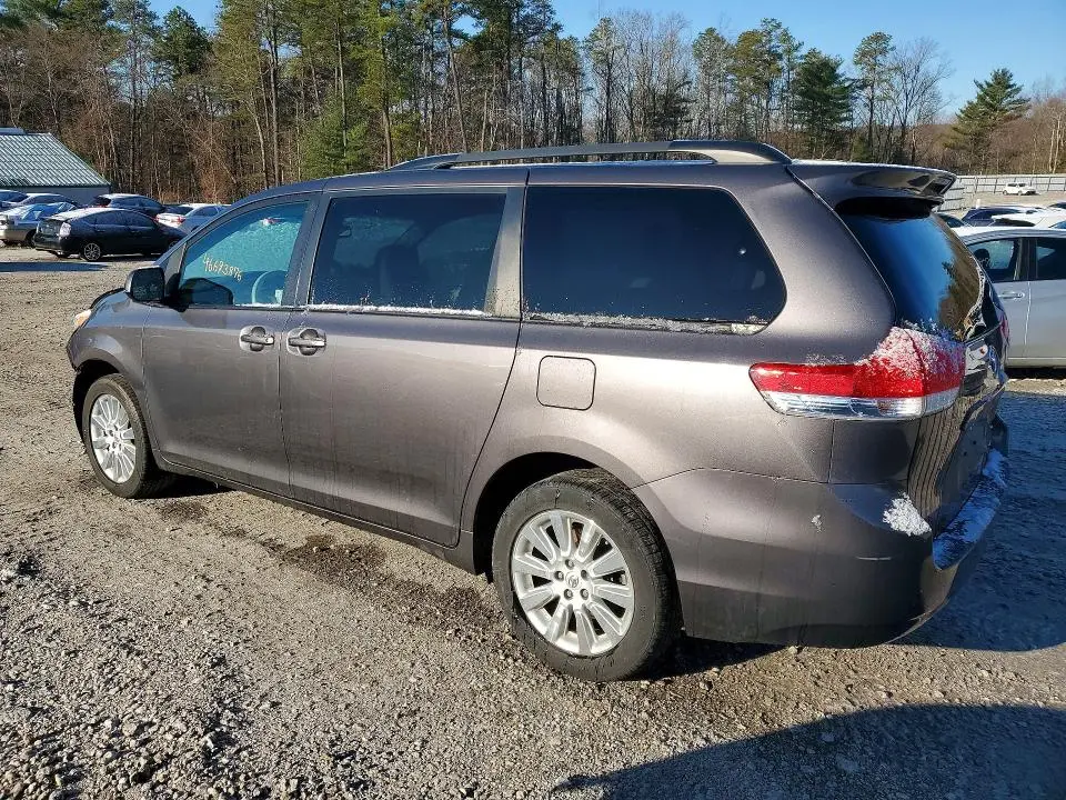 2013 TOYOTA SIENNA LE 7-PASSENGER  