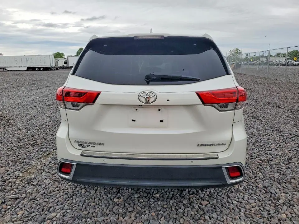 2019 TOYOTA HIGHLANDER LIMITED  