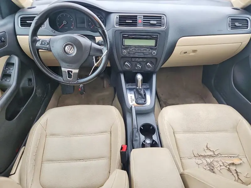 2011 VOLKSWAGEN JETTA SE  