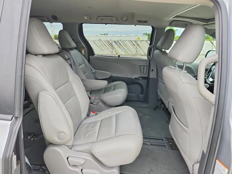 2016 TOYOTA SIENNA XLE 8-PASSENGER  