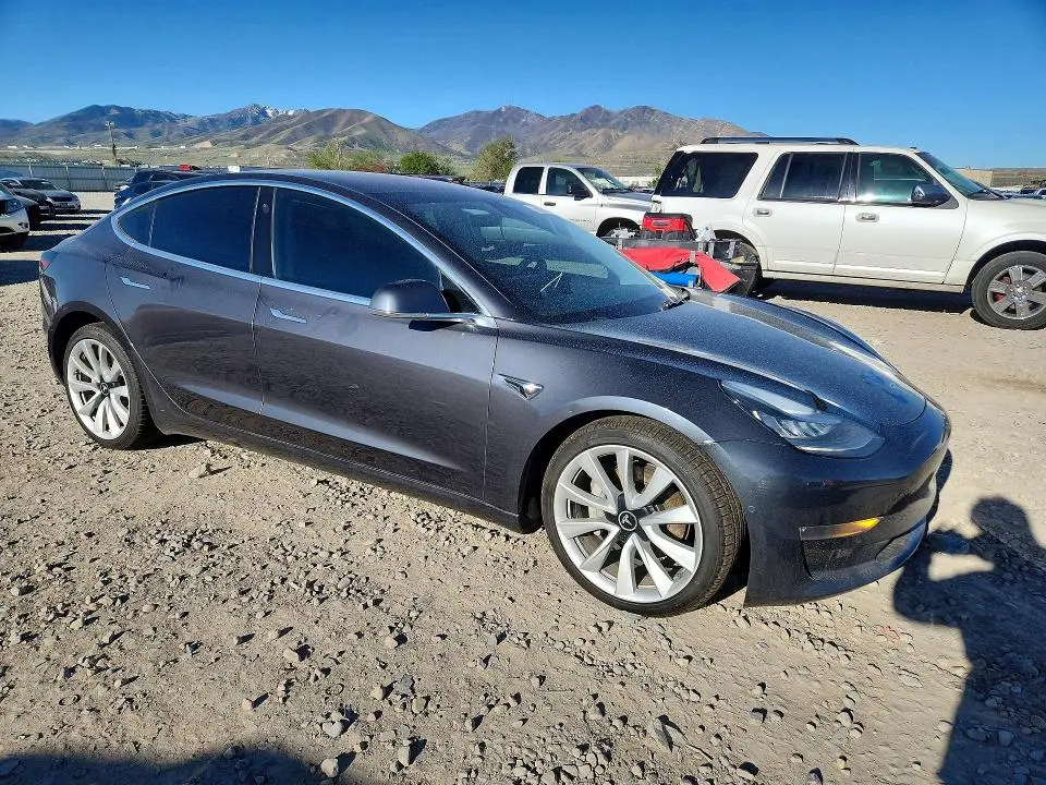 2018 TESLA MODEL 3   
