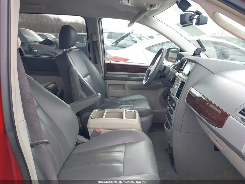 2010 CHRYSLER TOWN & COUNTRY TOURING