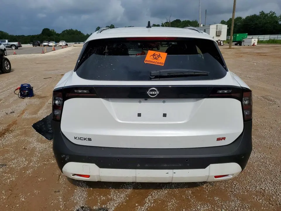 2026 NISSAN KICKS SR  