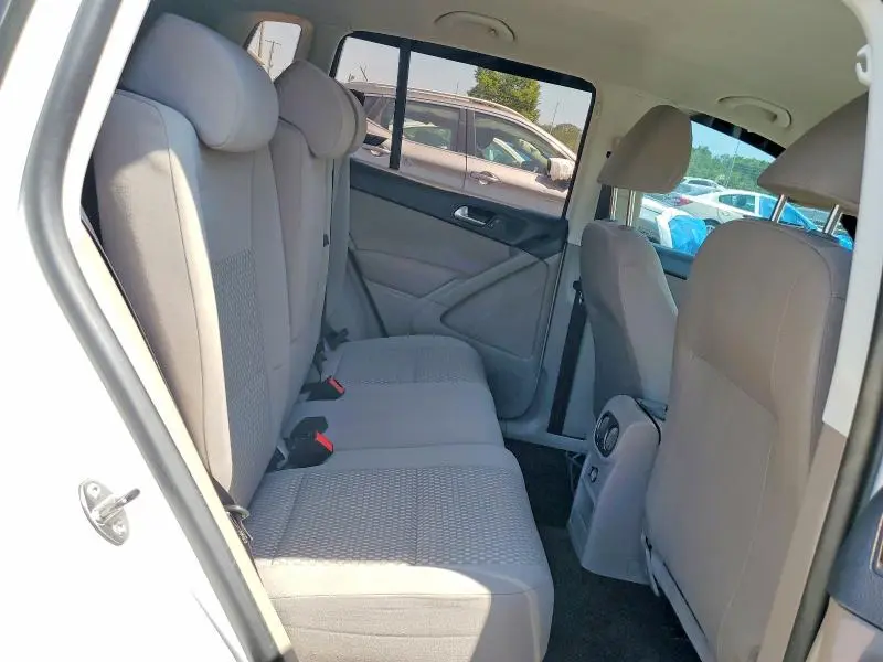 2010 VOLKSWAGEN TIGUAN S  